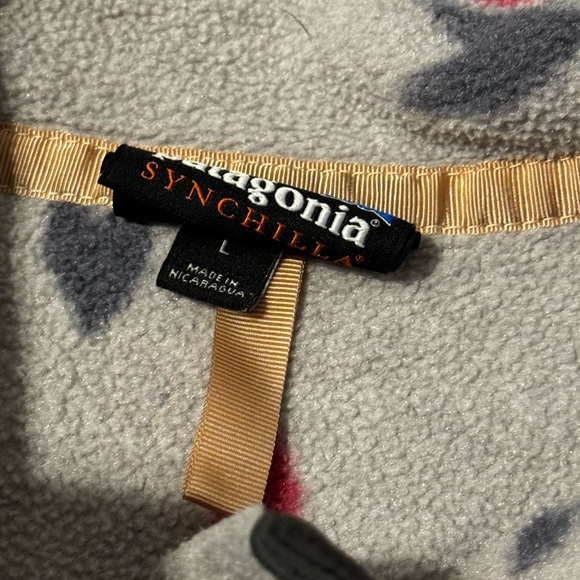 Gray Patterned Patagonia Pullover - Picture 3 of 4